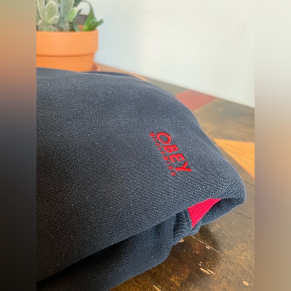 OBEY CREWNECK - Picture 2 of 2